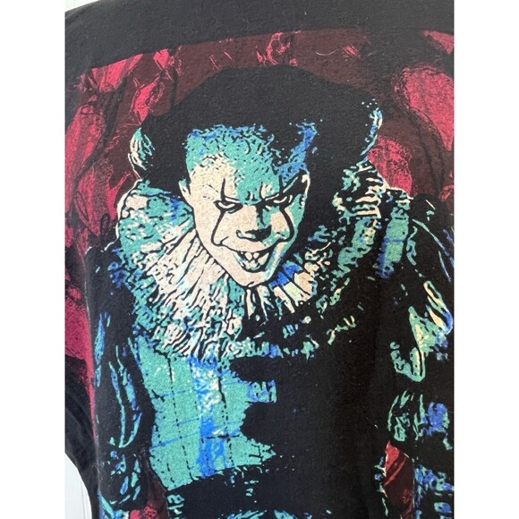 IT TAKES MANY FORMS Pennywise Clown Graphic T-Shirt Sz Lg Stephen‎ King Horror - Picture 2 of 6